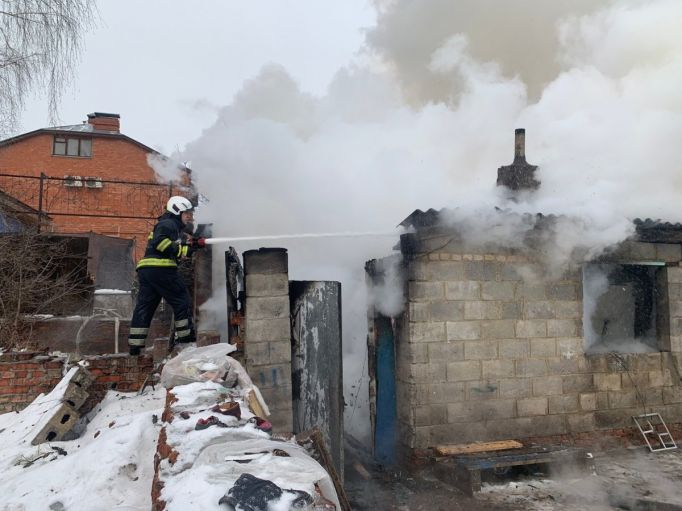 В Туле на ул. Яблочкова сгорел дом