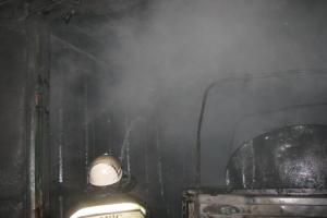 В Каменском районе загорелся гараж с "ГАЗелью".