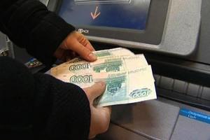 Забывший в банкомате карту суворовец лишился пяти тысяч рублей .