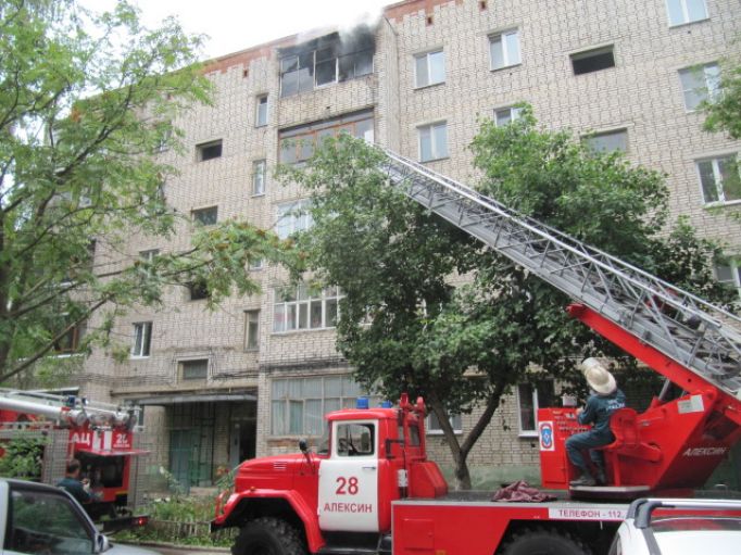 Пожар в Алексине уничтожил балкон одной из квартир