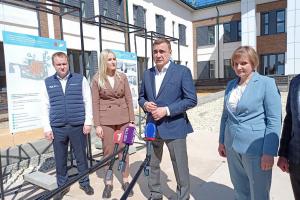 Алексей Дюмин сегодня посещает Чернский район, где строят объект стоимостью 2 миллиарда рублей.