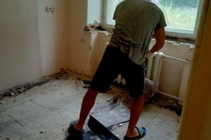 В Туле иностранец порезал земляков ножом, пока выяснял, кто будет лить бетон.
