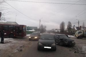 В Туле столкнулись два автомобиля, есть пострадавшие.