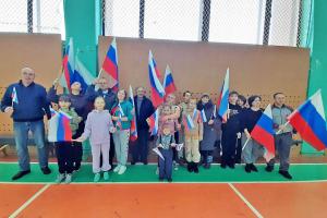 Жители Яблонево Каменского района поддержали бойцов СВО  патриотическим флешмобом.