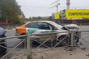 Авария с автомобилем каршеринга в Туле: машины сильно повреждены.