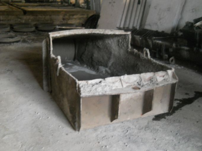 В Болохово на рабочего упала емкость с раствором бетона