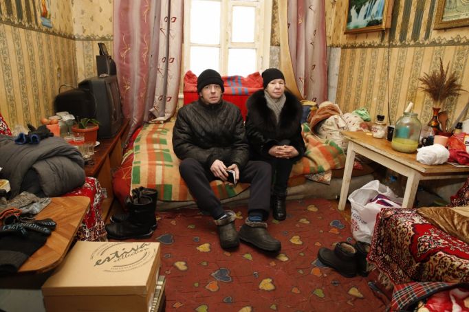Пара из Советска, которую оставили в бараке без света и тепла, переедет во временную квартиру
