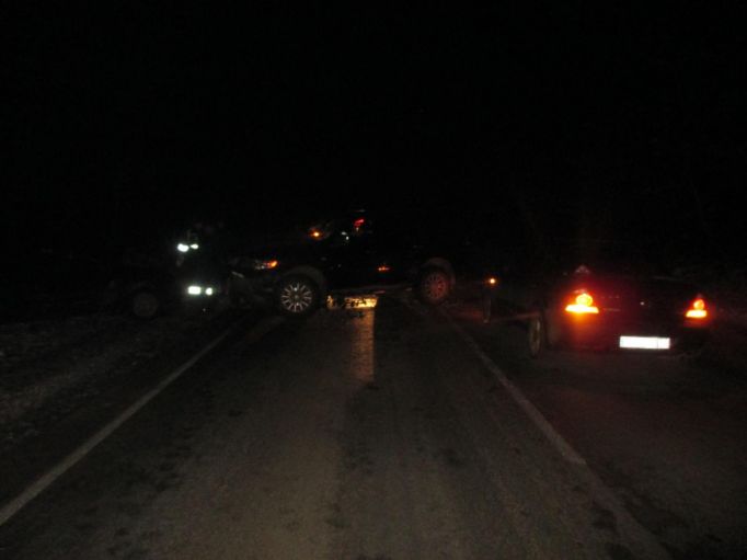 В Тульской области иномарка столкнулась с двумя автомобилями 