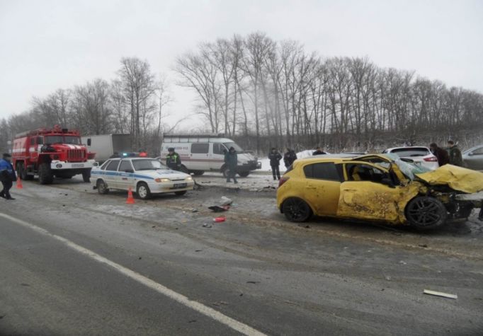 Две автоледи столкнулись возле Богучарово: одна из водителей погибла 