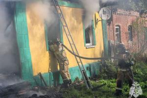 В Одоевском районе пожарные не смогли подъехать к горящему дому из-за плохой дороги.