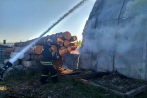 26 спасателей тушили утром пожар под Тулой.