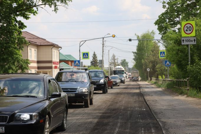 На средства, выделенные по поручению Алексея Дюмина, в Новомосковске ремонтируют дороги