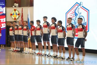 Презентация команды по велоспорту на шоссе «Возрождение»