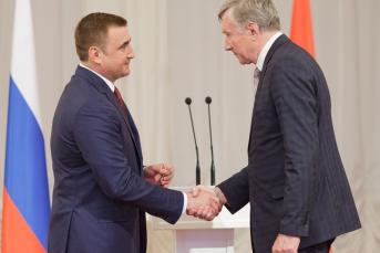 Алексей Дюмин вручил тулякам государственные и региональные награды