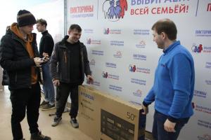 В Туле начали вручать подарки победителям викторины к 10-летию воссоединения Крыма с Россией.