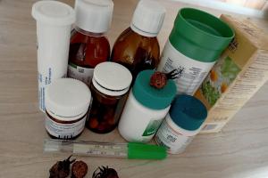 Семья из Тульской области передала Народному фронту коробку с лекарствами для участников СВО .