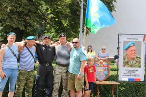 В Узловой установили мемориальные доски десантникам, погибшим на Украине.