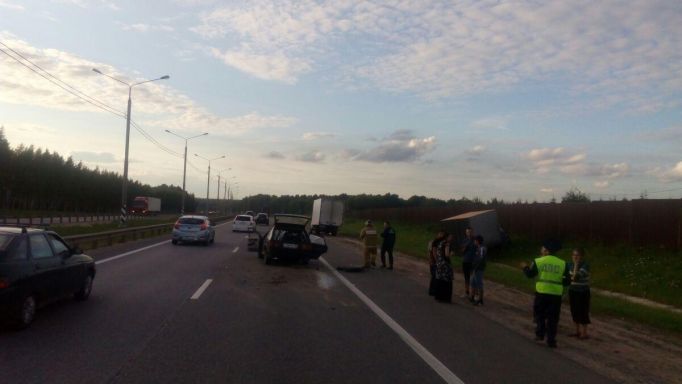 В Заокском районе легковушка врезалась в грузовик: 5 пострадавших