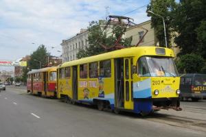 В Туле на перекрестке Советской и Тургеневской легковушка столкнулась с трамваем.