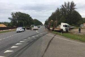 В Плавском районе столкнулись грузовик и "шестёрка".