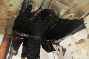 Утром в одном из домов Щекинского района выгорела крыша .