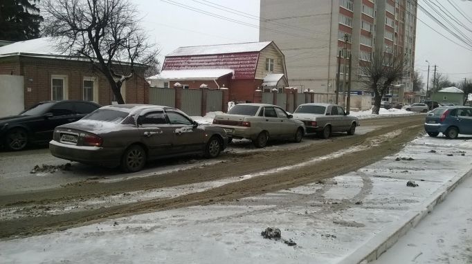 На улице Староникитская в Туле "паровозиком" столкнулись три автомобиля 