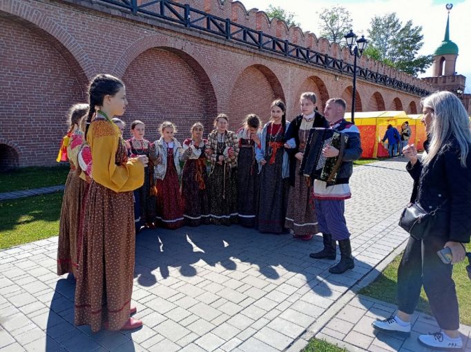 Гала-концерт фестиваля-конкурса фольклорных ансамблей «Молодо-зелено» прошел в Тульском кремле