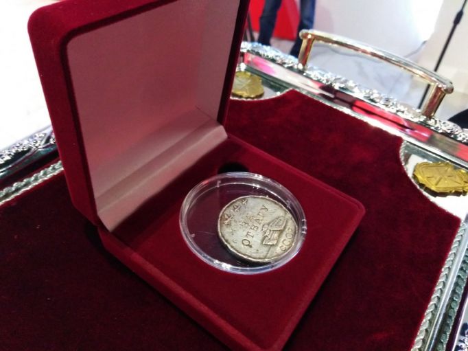 Алексей Дюмин передал родственникам красноармейца Виктора Голубева медаль «За отвагу»