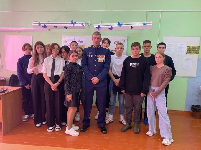В Плавском районе школьники встретились с героем СВО