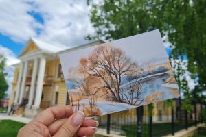 Гости XIX Международного фестиваля Крапивы отправили более 300 почтовых открыток .