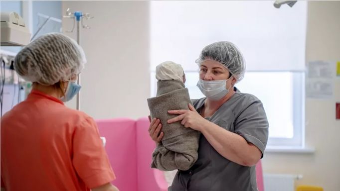 11 малышей родилось в областном перинатальном центре в День медработника
