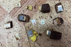 Под видом шоколадных конфет в Донскую колонию пытались переправить сим-карты .
