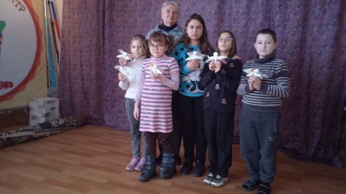 Юные жители Плавского района изготовили ангелочков для защитников Отечества