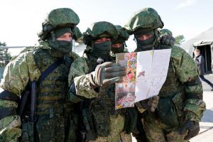Школьники Ясногорского района написали новогодние письма солдатам .