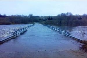 В Куркинском районе подтоплен низководный мост.