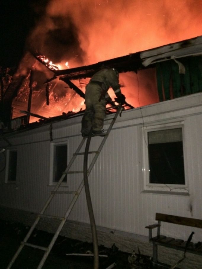 Накануне вечером в Скуратове пожар оставил дом без крыши