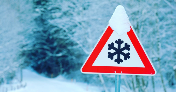 Тульская Госавтоинспекция предупреждает водителей и пешеходов о сильном снегопаде