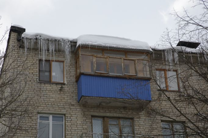 Бирюлин: В Алексине на доме № 11 по улице Героев-алексинцев не сбиты сосульки