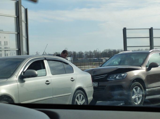 В Туле из-за столкнувшихся автомобилей возникли огромные пробки на Калужском шоссе