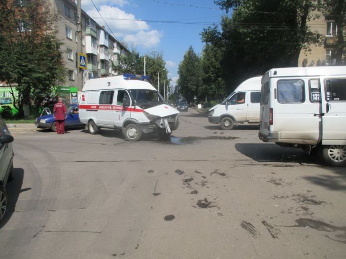 В Новомосковске попала в ДТП машина "скорой помощи"