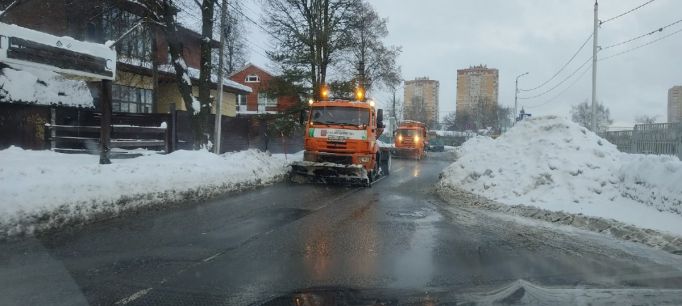 Дороги Тульской области в снегопад круглосуточно расчищали 190 единиц спецтехники