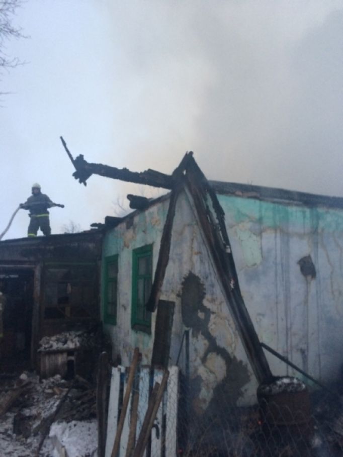 Пожар уничтожил кровлю у частного дома в Богородицком районе 
