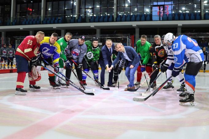 17 предприятий Тульской области участвуют в турнире по хоккею