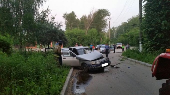 В поселке Бородинский легковушка врезалась в столб, водитель погиб