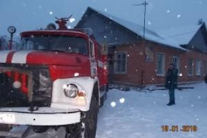 В Киреевске пожарные потушили здание за 3 минуты.