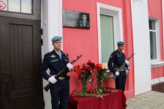 В Туле установили мемориальную доску погибшему на Украине Рубену Михайлянцу