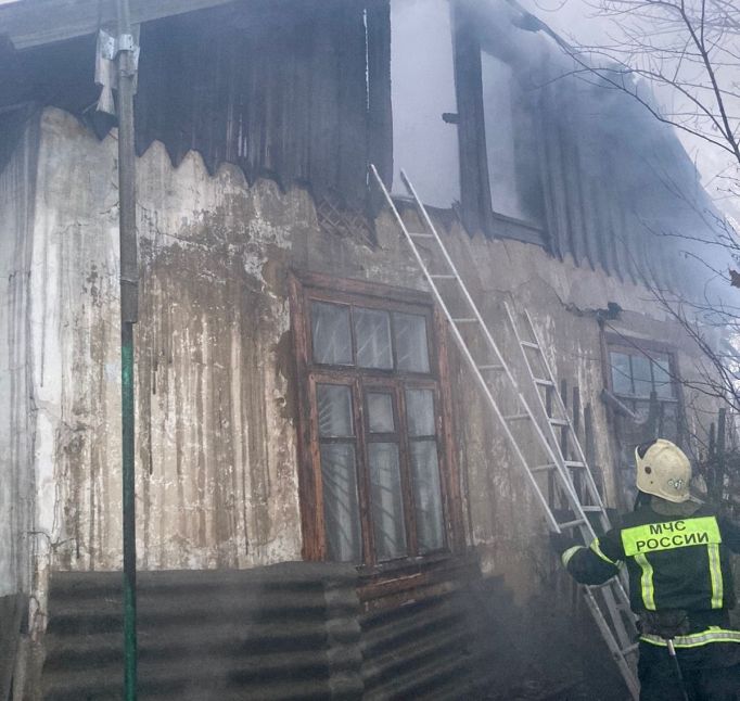 В Тульской области горели жилой дом и 2 неэксплуатируемых сооружения