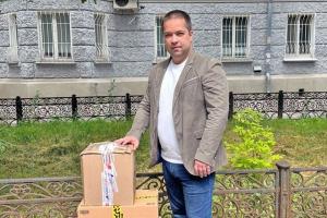 Депутат Тульской гордумы передал жителям Мариуполя подгузники для малышей.