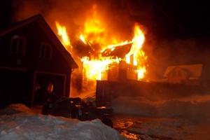 В Заокском районе этой ночью сгорела дача.