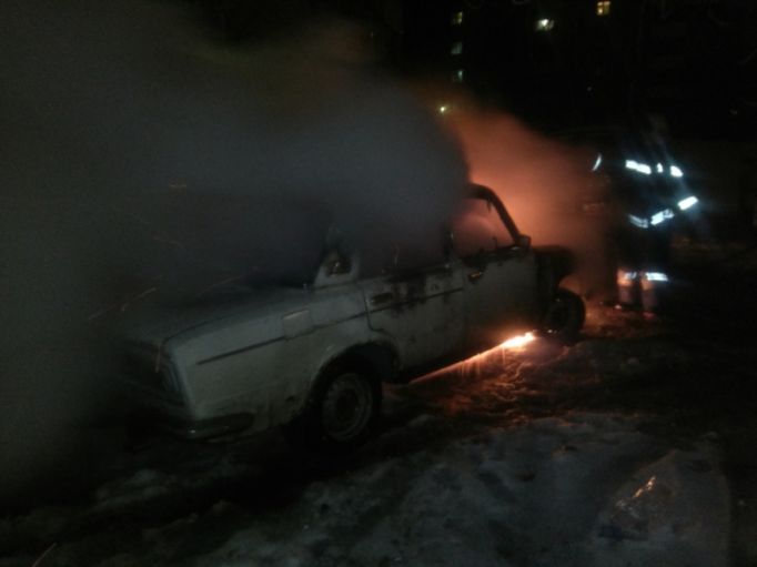 В Новомосковске ночью сгорела легковушка